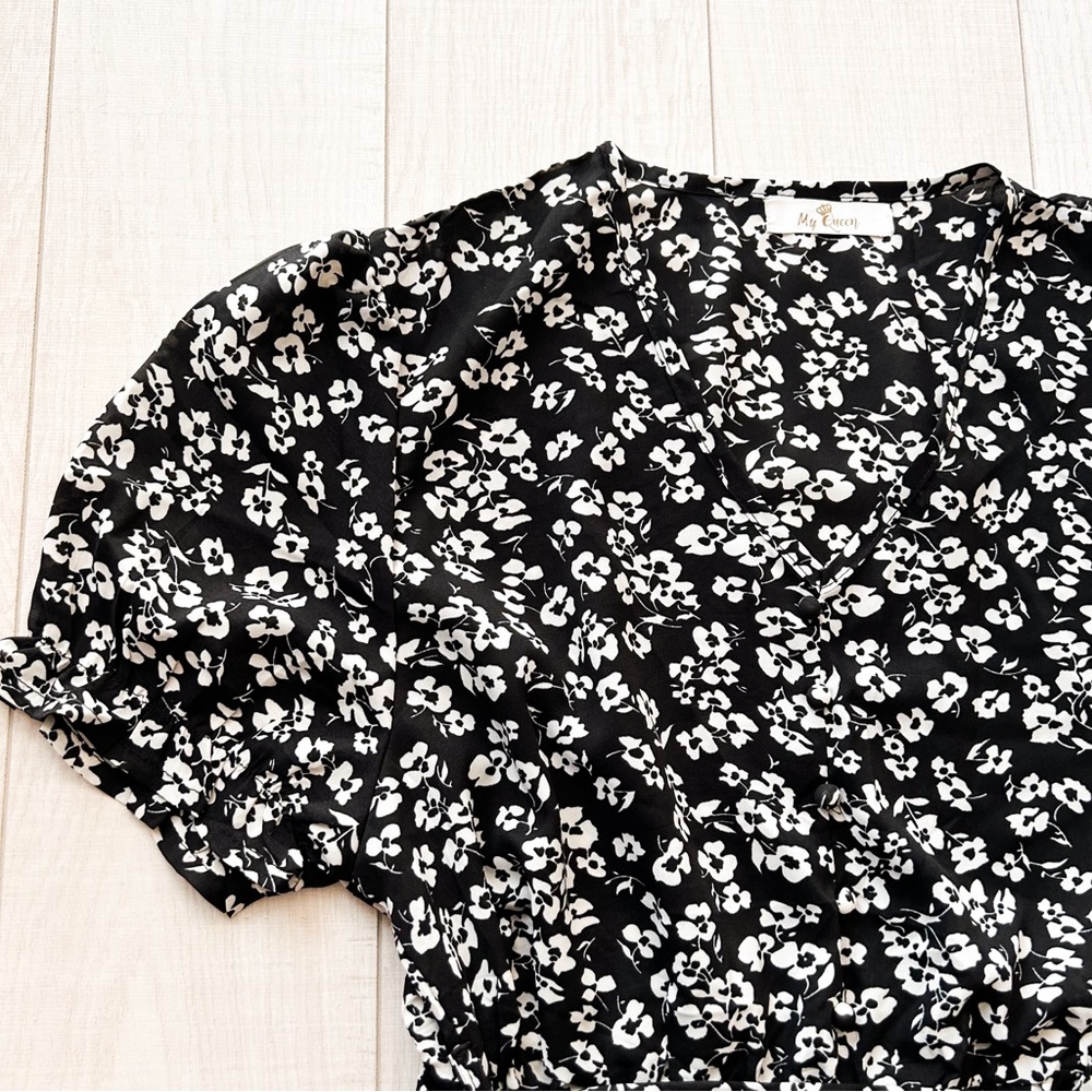 Black and white floral maxi cottagecore style dress - Picture 3 of 13